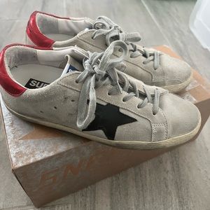 【sold】Almost new Golden goose superstar sneaker! Size 6